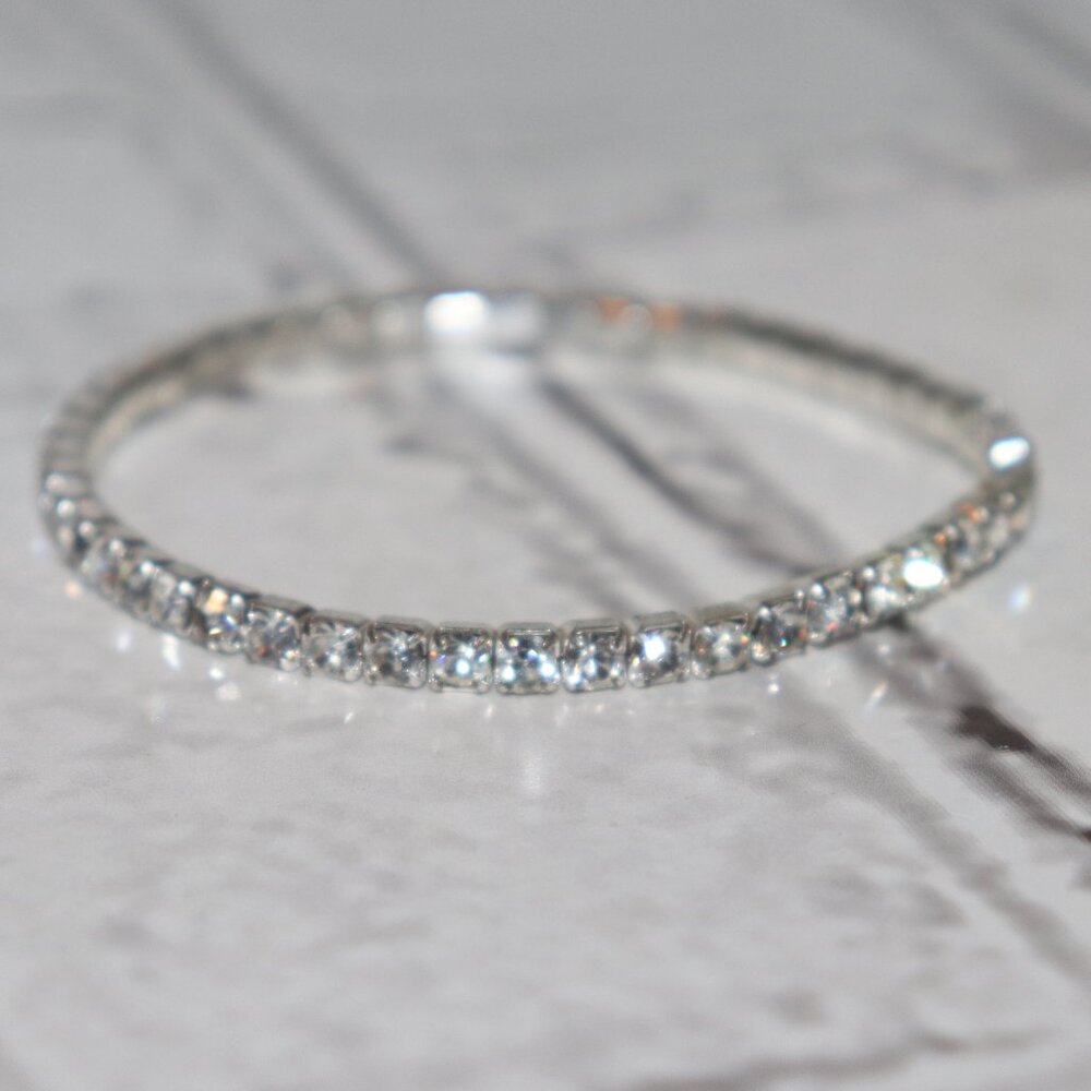 Beautiful silver and rhinestone bracelet 6"